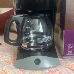 Cafetera https://offerup.com/redirect/?o=TXIuQ29mZmVl.
