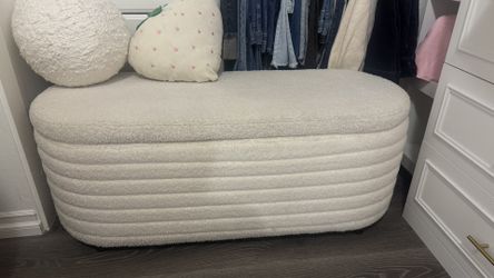 Cream Bouclé Storage Bench (Excellent Condition)