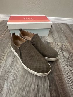 Women’s size 8 low rise ankle closed toe suede leather sneakers grey /taupe SOUL NATURALIZER TURNER GREY