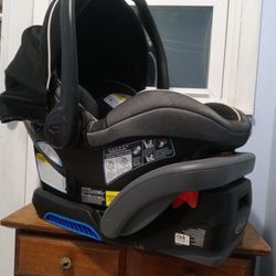 Graco. Infant Car Seat