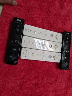 Wii regular controllers white black wireless cash please $7 each
