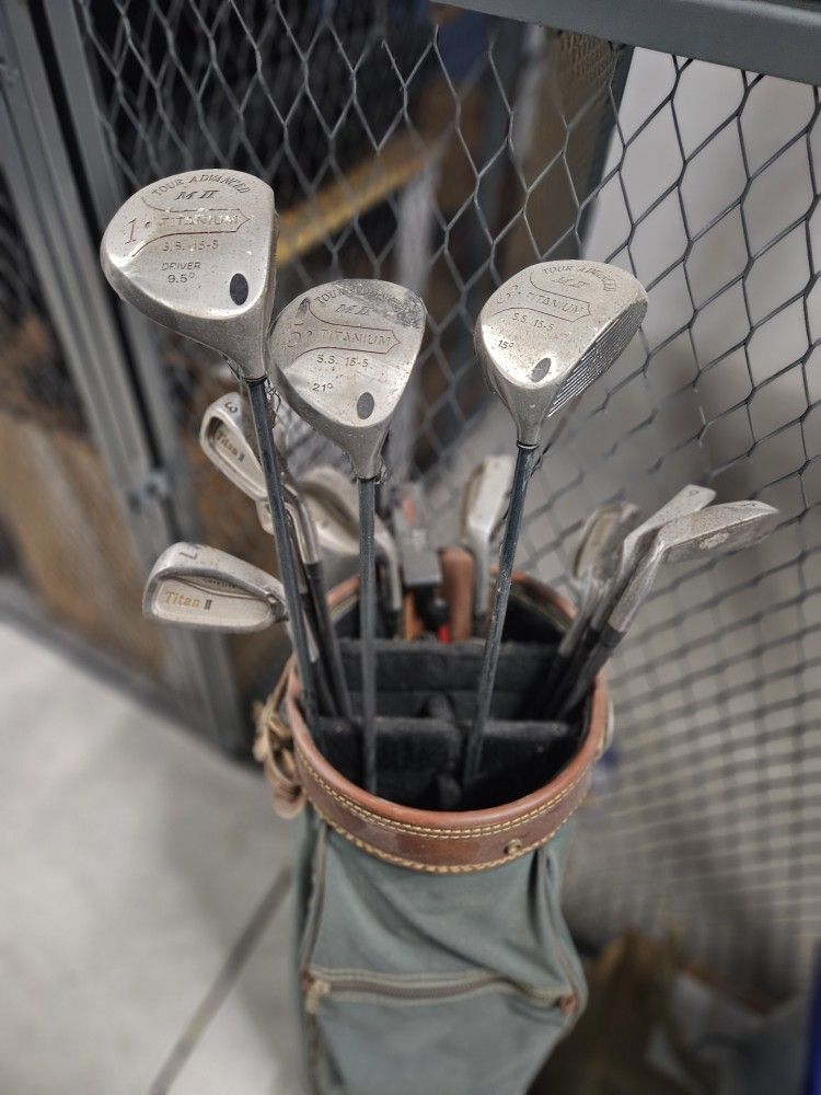 Completel Set Of Titan II Titanium Golf Clubs And Bag