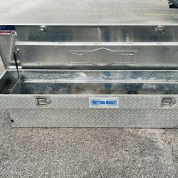 Crossover truck box,  caja de herramientas de aluminio. Tiene sus llaves 70”x20”