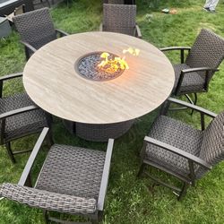 Brand New Outdoor Dinning Table With 6 Swivel Chairs 
