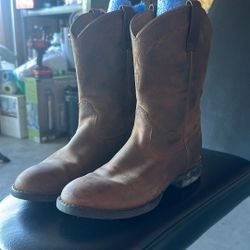 5.5  Brown Ariat Boots