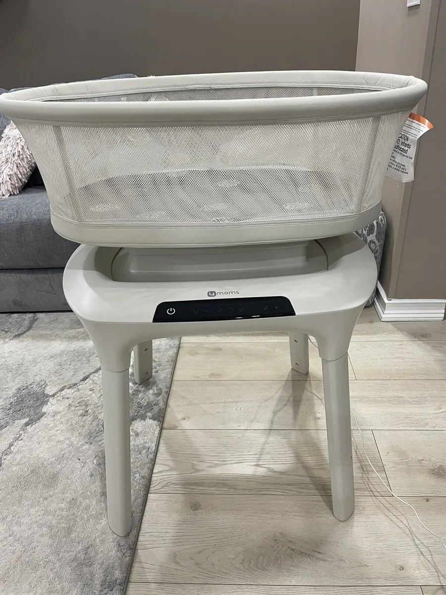 New 4Moms Mamaroo Sleep Bassinet  Calms And Soothes