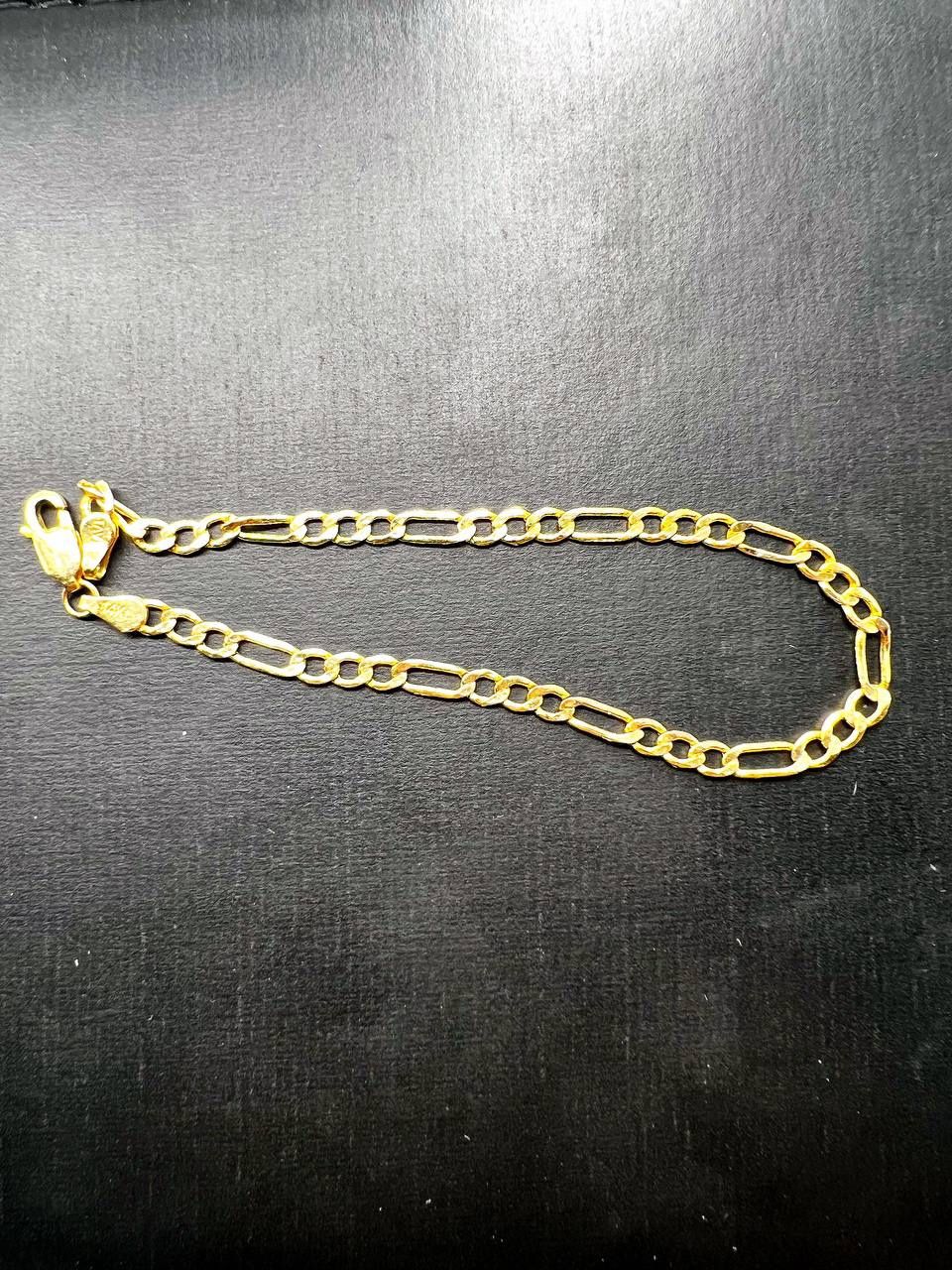 Beautiful 14k solid yellow gold 7 inch bracelet total weight is 2.1 gram