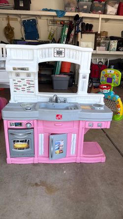 Girls kitchen