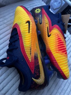 Nike Phantom Soccer Cleats