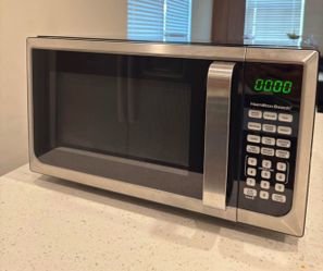 For Sale: Hamilton Beach microwave – 23 liters.