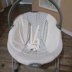 Graco baby swing, in good condition