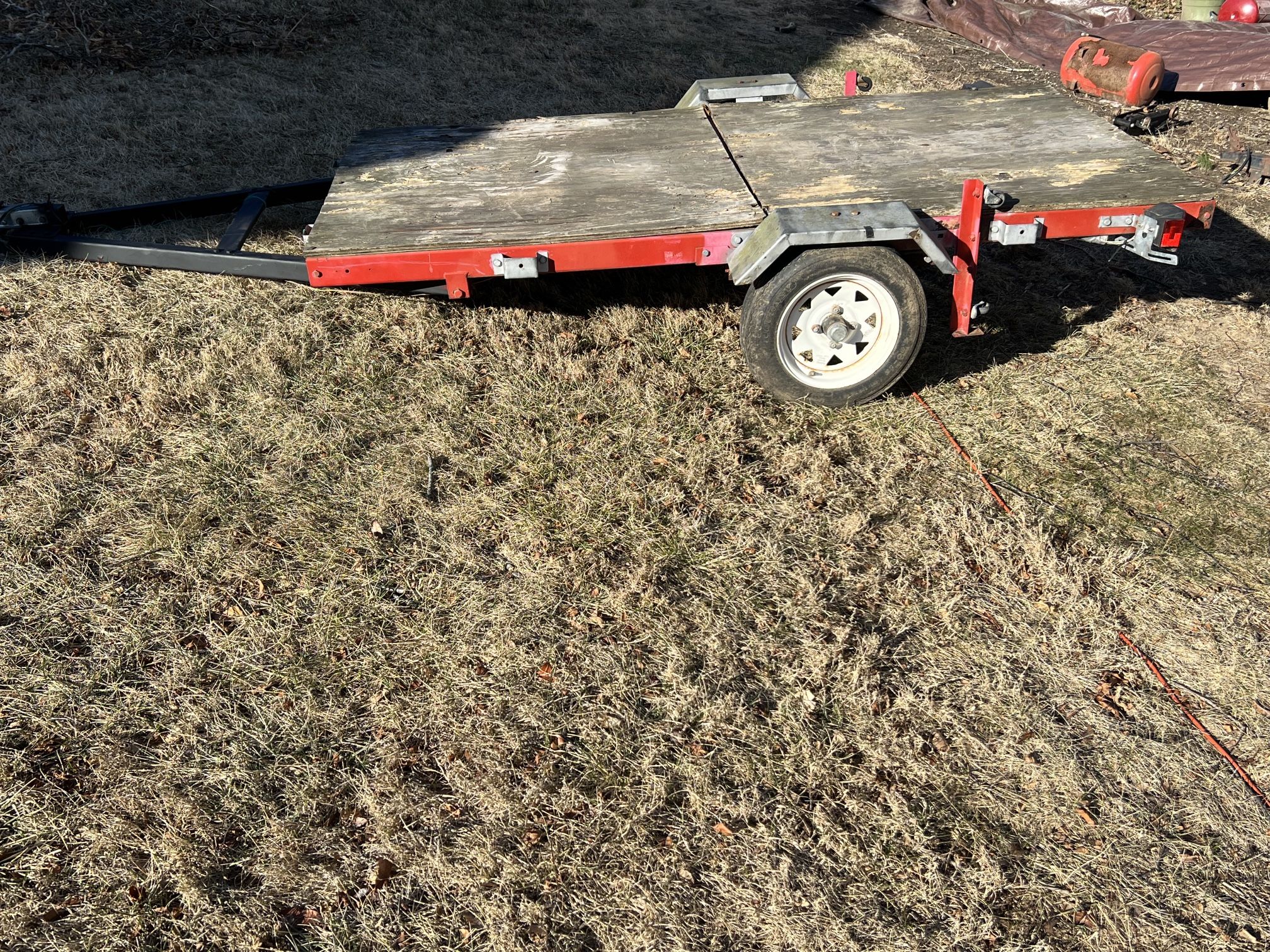 Trailer , 4x8, Tilts & Folds For Easy Storage.