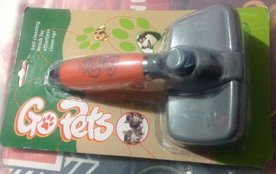 GoPets Professional Slicker Brush for Dogs & Cats Self-Cleaning Grooming Comb