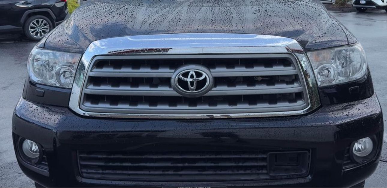 Toyota Sequoia 2nd Gen OEM headlights and Grill