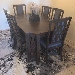 Dining Table With 8 Chairs And It Got Extension