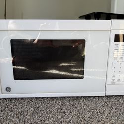 Like New GE Microwave