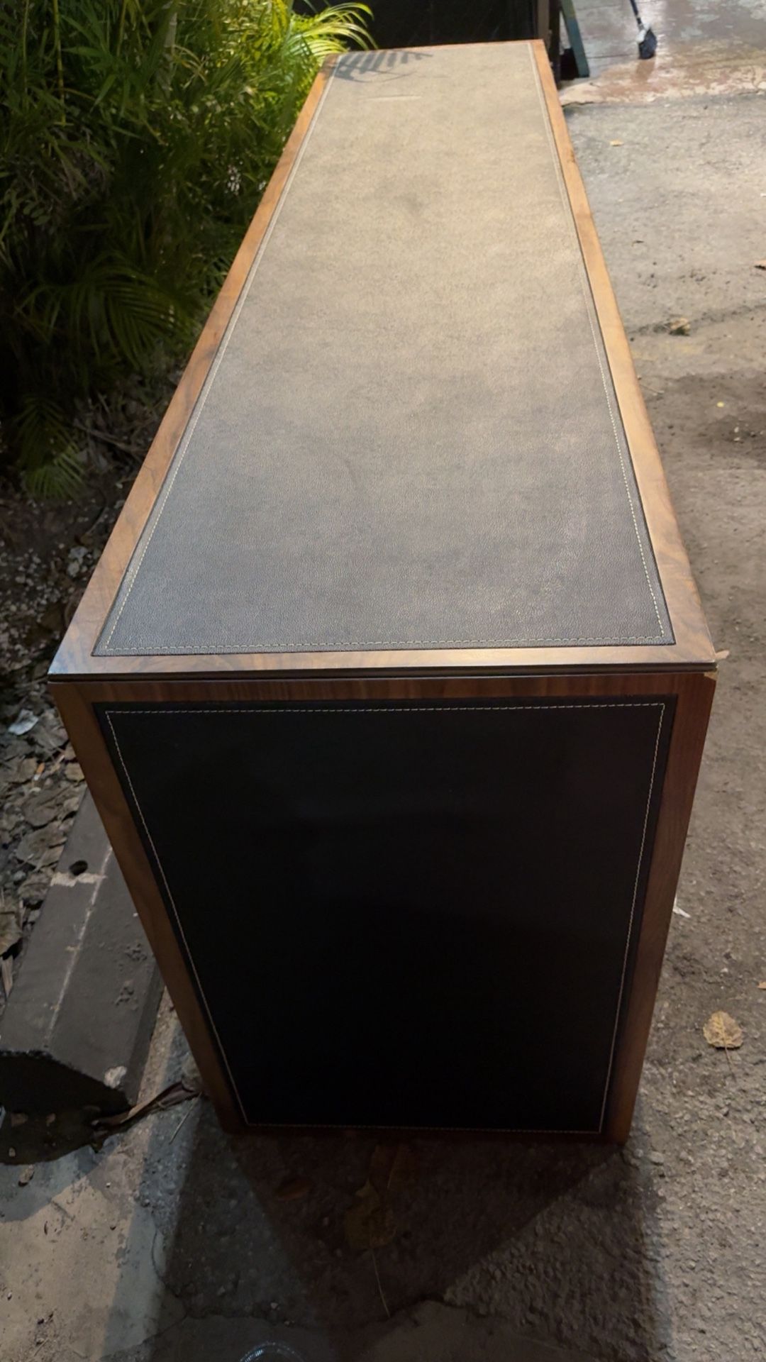 “Mid-Century Modern Executive Console Table – Wood & Leather Finish – Excellent Condition”