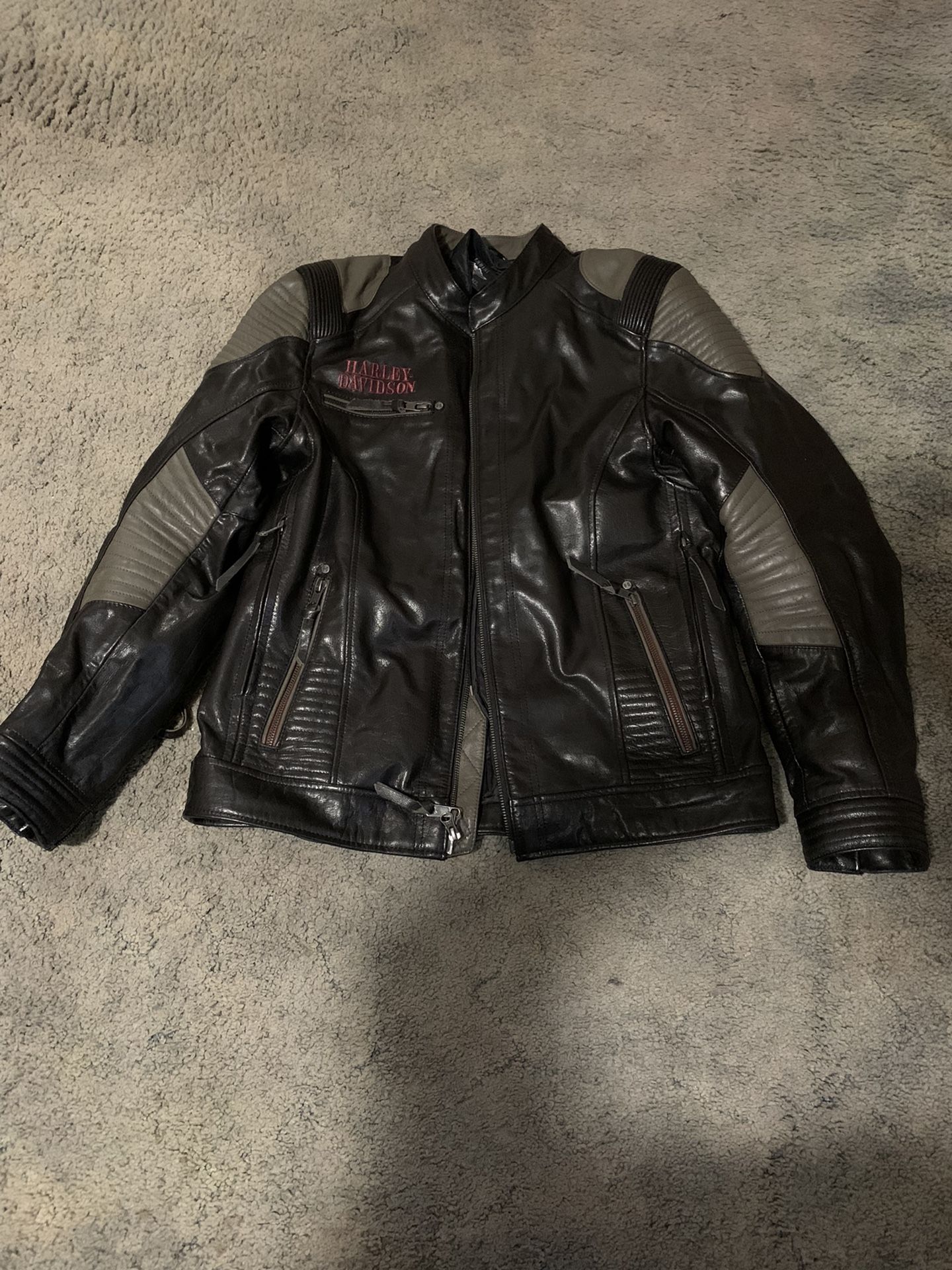 Harley Davidson Leather Jacket Size (Large). Great Deal!