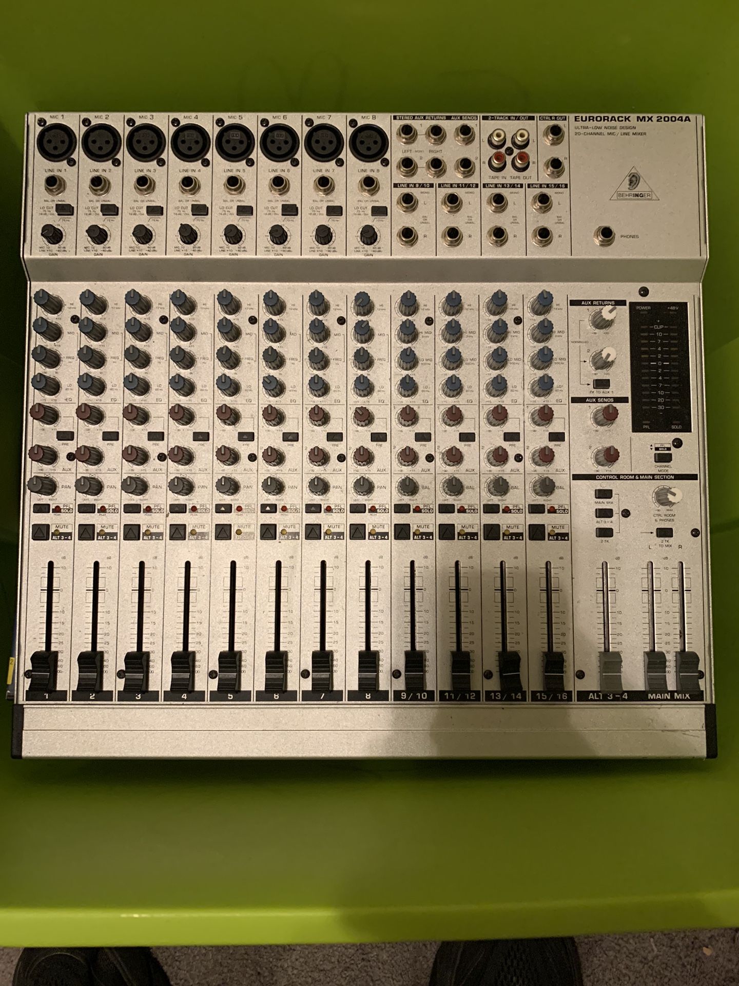 MIXING BOARD BEHRINGER EURORACK