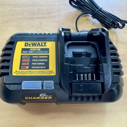 Brand New DEWALT 6 Amp 12V-20V MAX*/FLEXVOLT Charger (DCB1106)