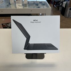 Apple Magic Keyboard 11" iPad Pro & iPad Air Black With Apple Care Till Nov