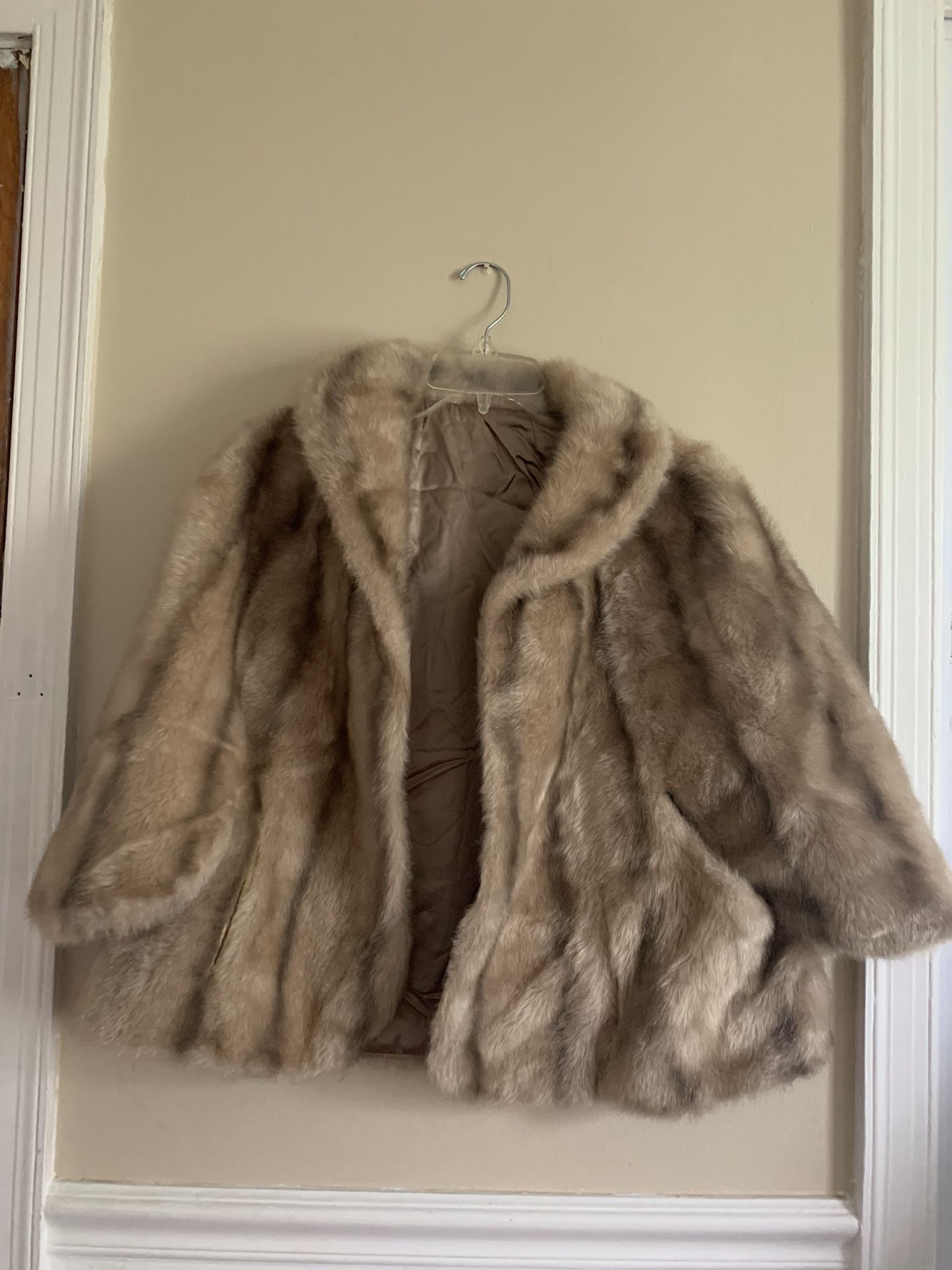 Vintage Regina Glenara by Glenoit Tan Faux Fur Shawl Cape Size O/S