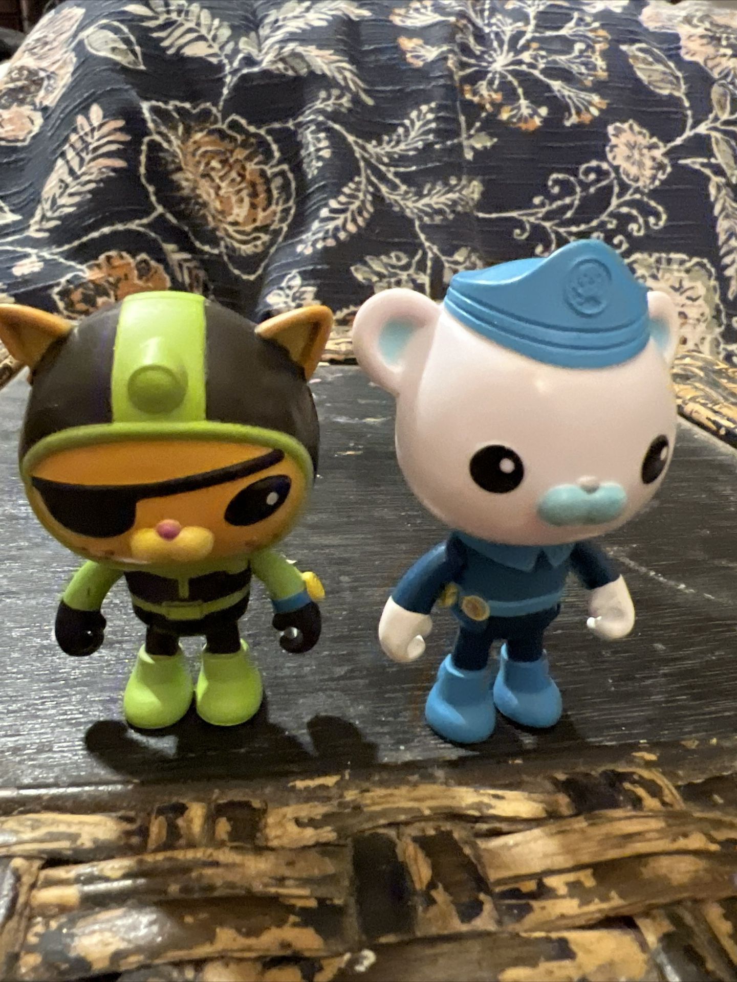 2 Octonauts Figures, Captain Barnacles, And Kwazii Loose Figures. By Moose.