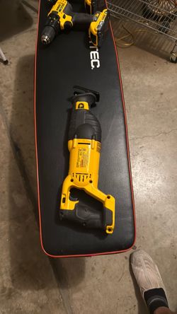 Dewalt DCS381 20v reciprocating saw