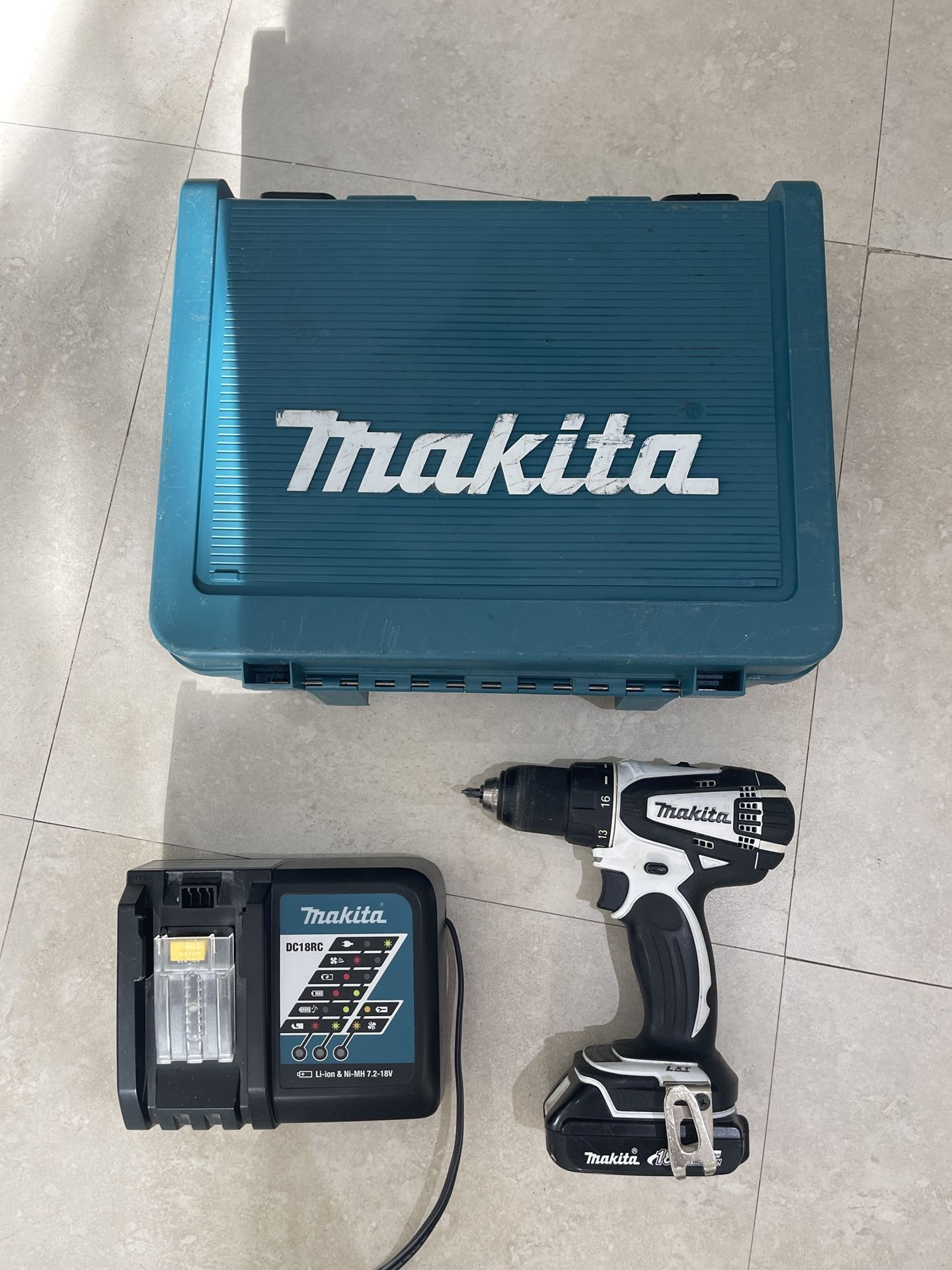 Makita Drill / Driver Kit With Case Battery And Charger