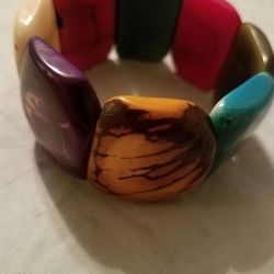 1 Bracelet. Tagua jewelry. Many other available.
