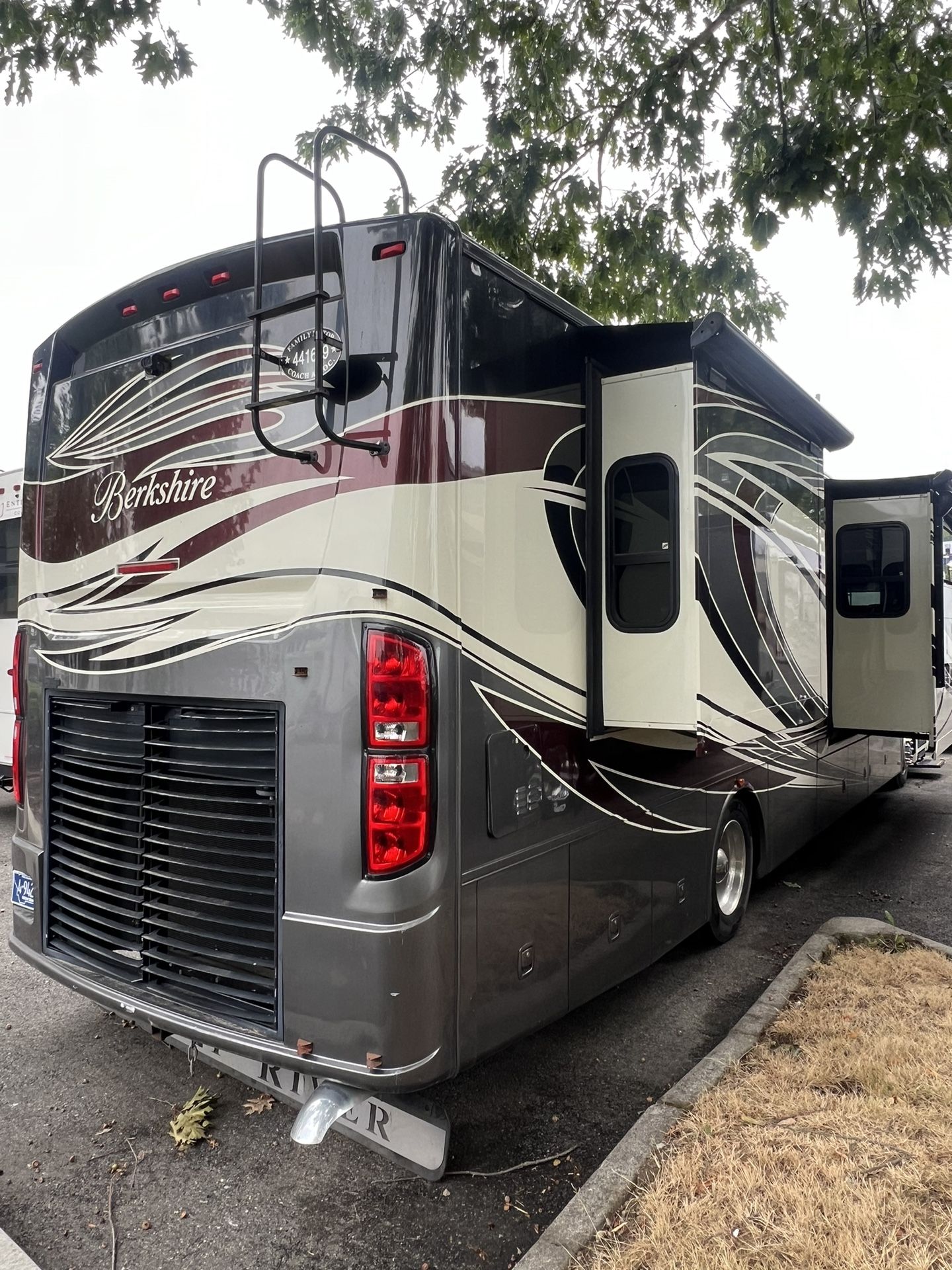 2014 FOREST RIVER BERKSHIRE 400QL