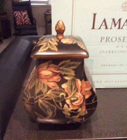 Toyo designer trinket box. High quality