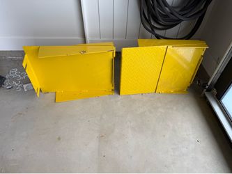 Auto lift ramps