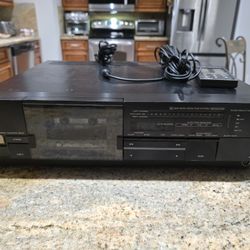 TEAC R  777 X AUTO REVERSE STEREO WITH D BX CASSETTE RECORDER DECK