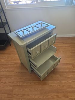 Free green 3 drawer dresser
