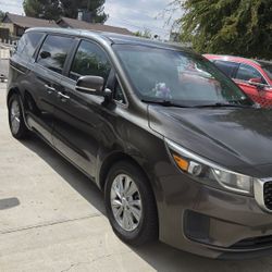 2017 Kia Sedona 