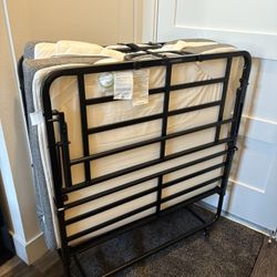 Portable Rollaway Bed with Memory Foam Mattress & Cover