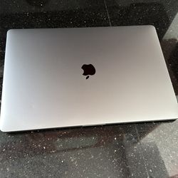 MacBook Pro 16” 2.6GHz i7, 16GB RAM, 500GB SSD