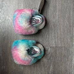 UGG FLUFF YEAH PRIDE  Size:02/03 