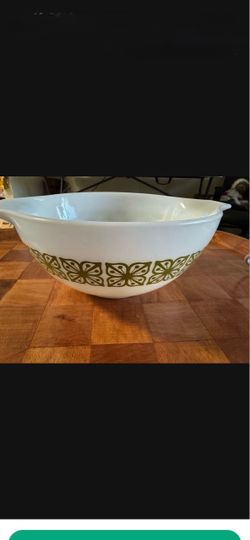 PYREX. 1,1/2QT.  VERDE SQUARE  GEOMETRIC FLOWER. 442. SEE PICS