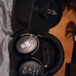 Sennheiser (Momentum 4)