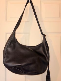 Baggu Medium Leather Crescent
