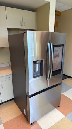 Samsung Family Hub™ Smart French Door Refrigerator