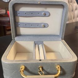 Vintage Asprey & Garrard London Sage Leather Jewelry Case With Key