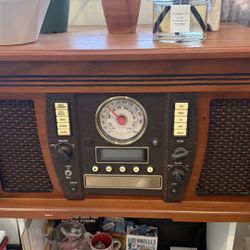 Vintage Vinyl Player (only plays CDs)