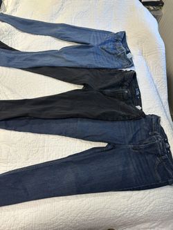 3 Pairs of HOLLISTER JEANS!
