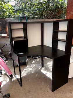 Corner desk