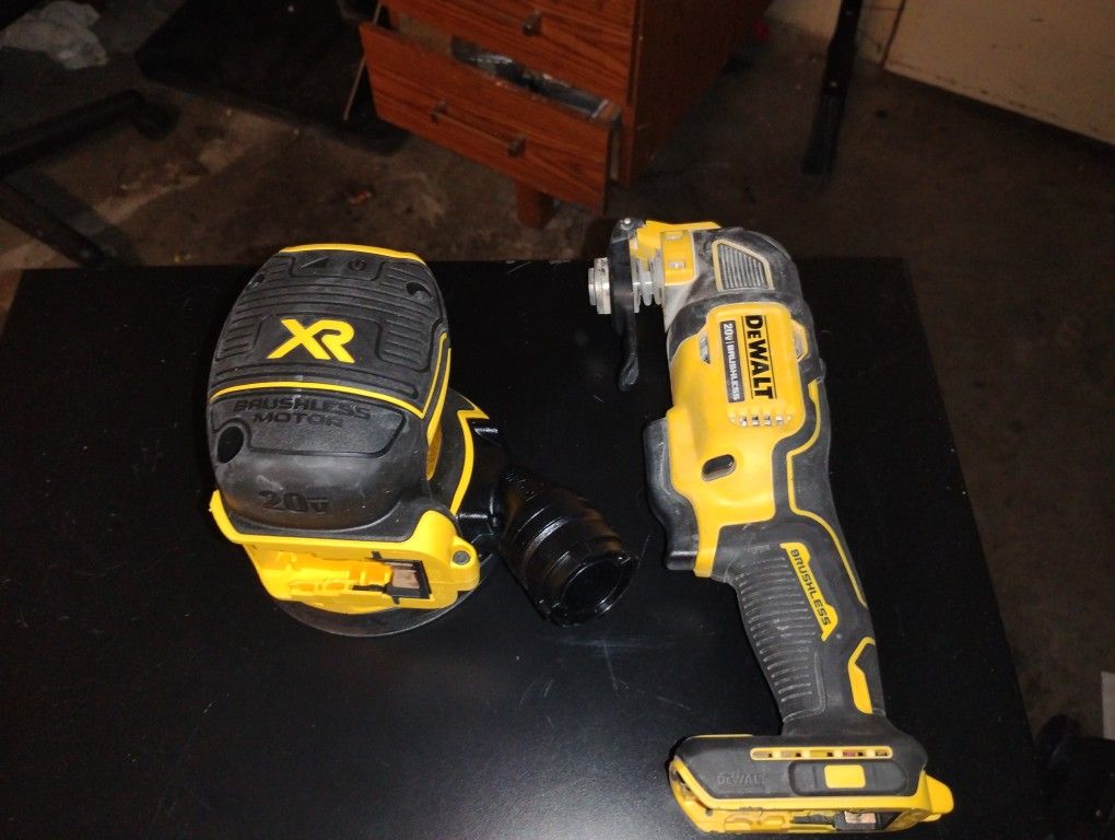 DeWalt 20 V XR Sander And Atomic Multi Tool All Together