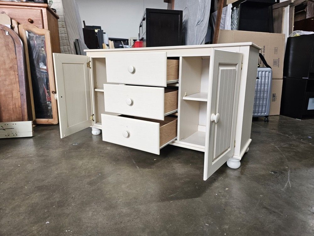 Dresser/Tv Stand
