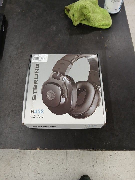 Sterling S452 Studio Headphones 